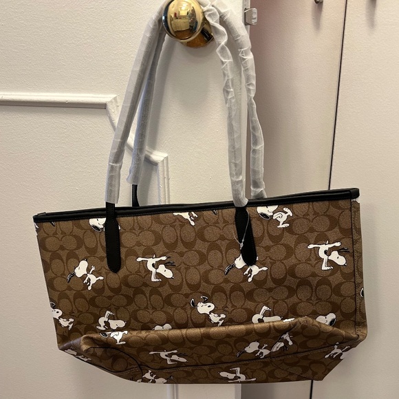 Coach X Peanuts-Snoopy City Tote in Signature Canvas - Picture 2 of 6